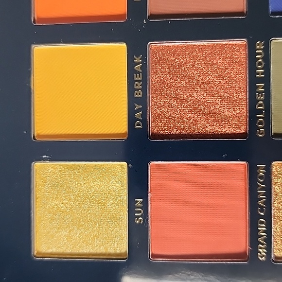 ACE Beautē Vintage Dawn Eyeshadow Palette - Picture 3 of 10